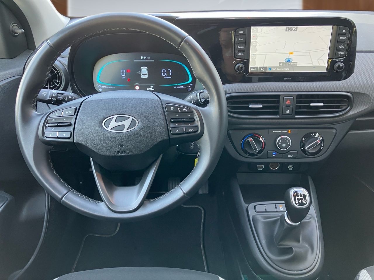 Fahrzeugabbildung Hyundai i10 SELECT Fernlichtass. Kam. Navi PDC SpurH