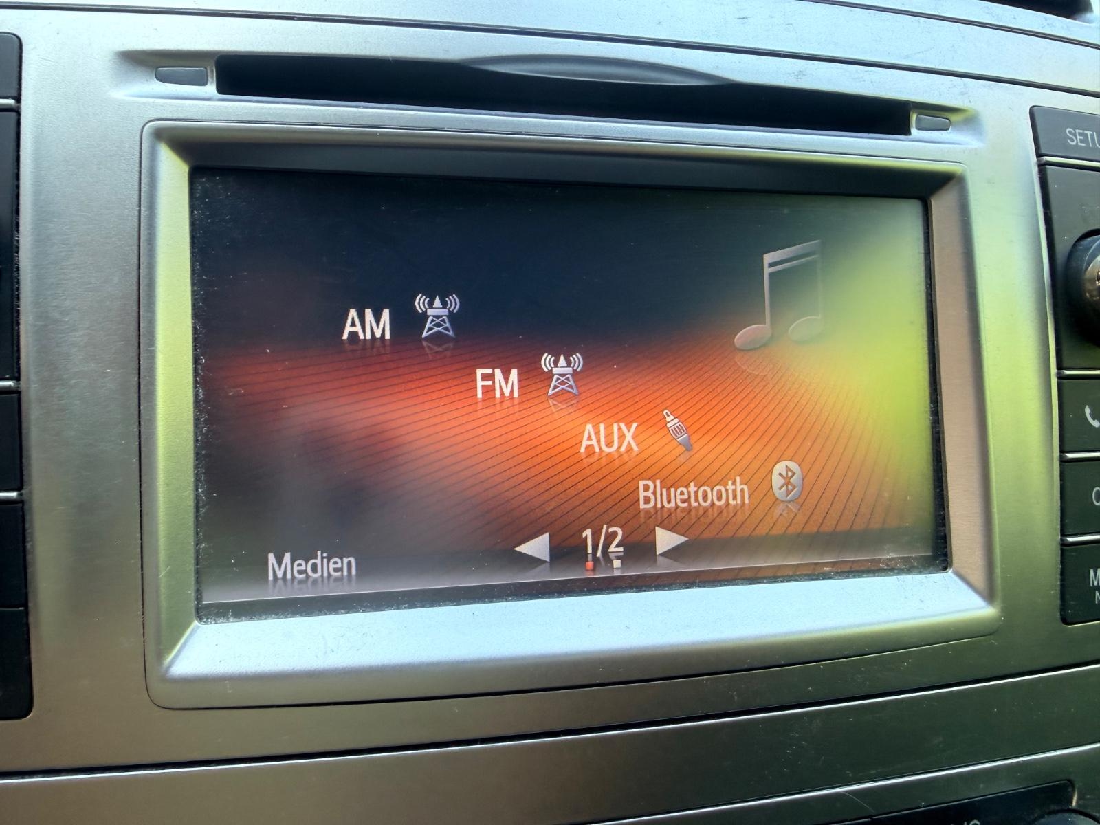 Toyota Avensis 2014 — photo 34