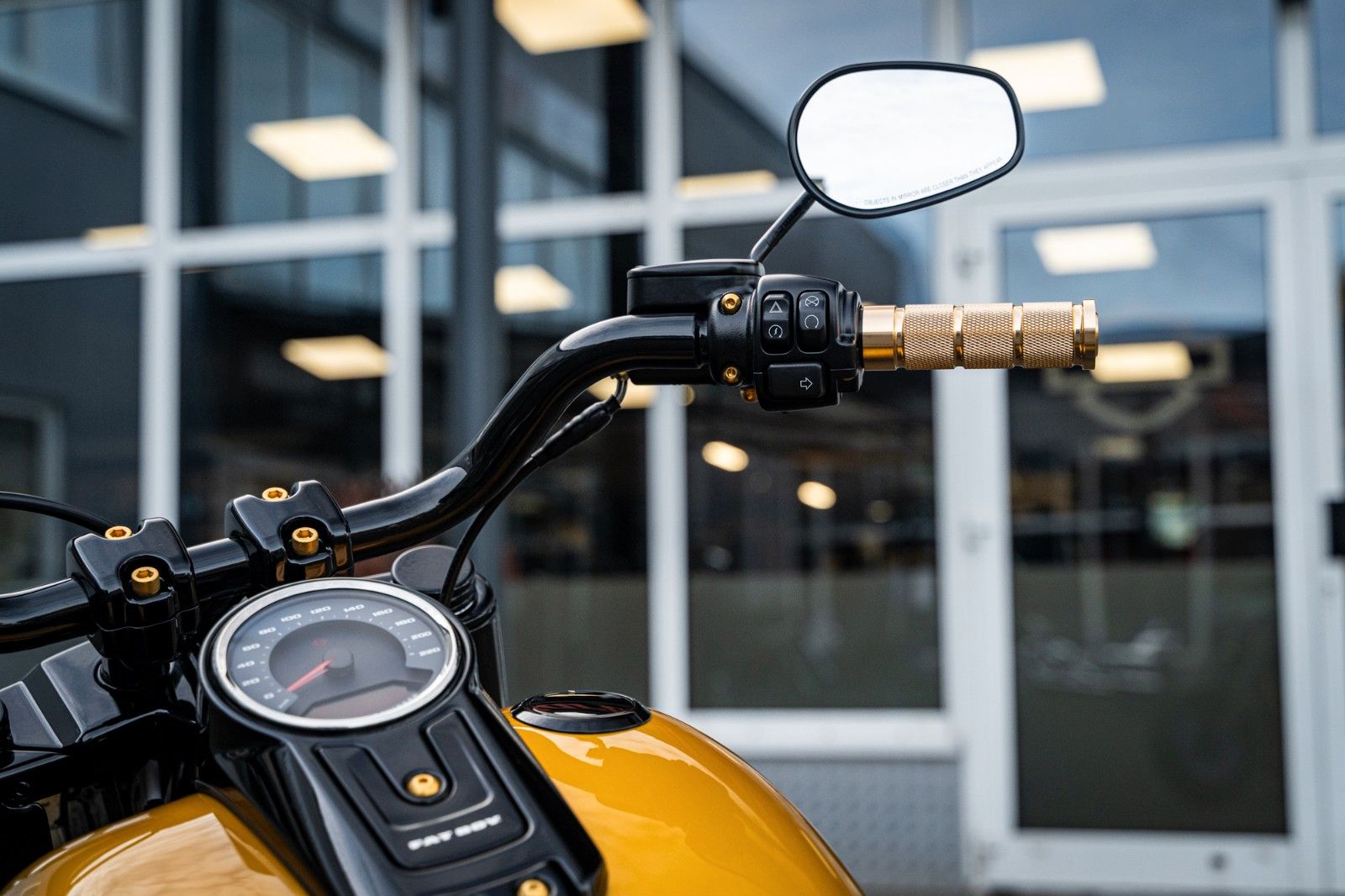 Fahrzeugabbildung Harley-Davidson GOLD DARK FAT BOY FLFBS 114 MY24 - JEKILL&HYDE -
