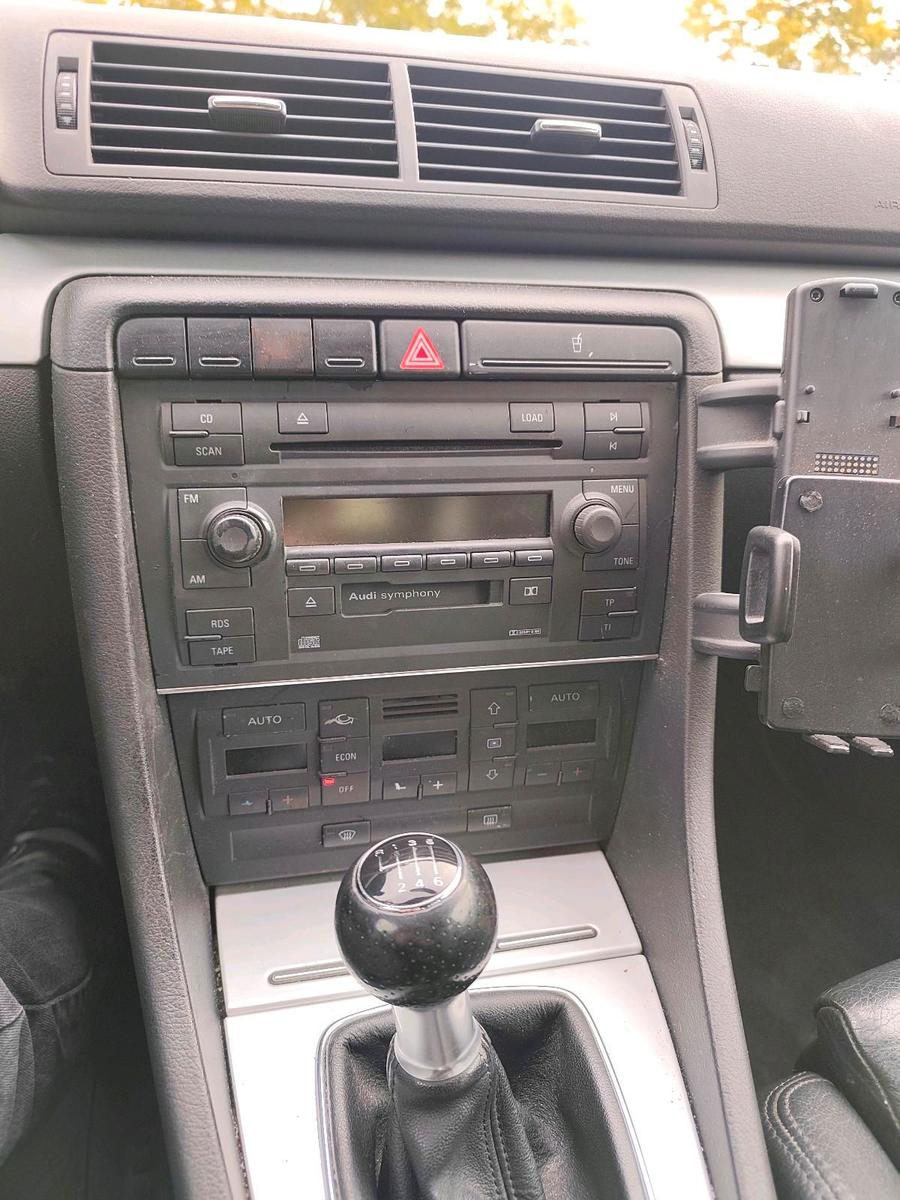 Audi A4 2004 — photo 10