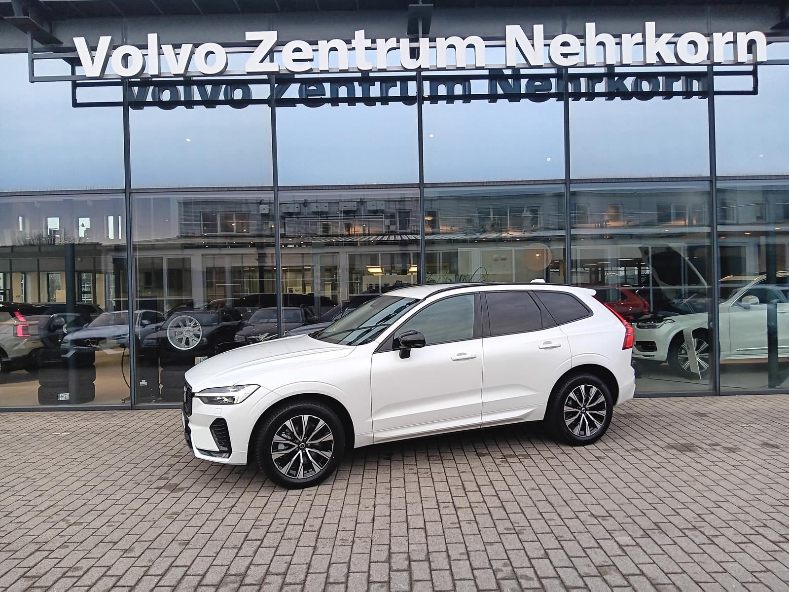 Fahrzeugabbildung Volvo XC60 B4 Diesel Plus Dark 'AHK'