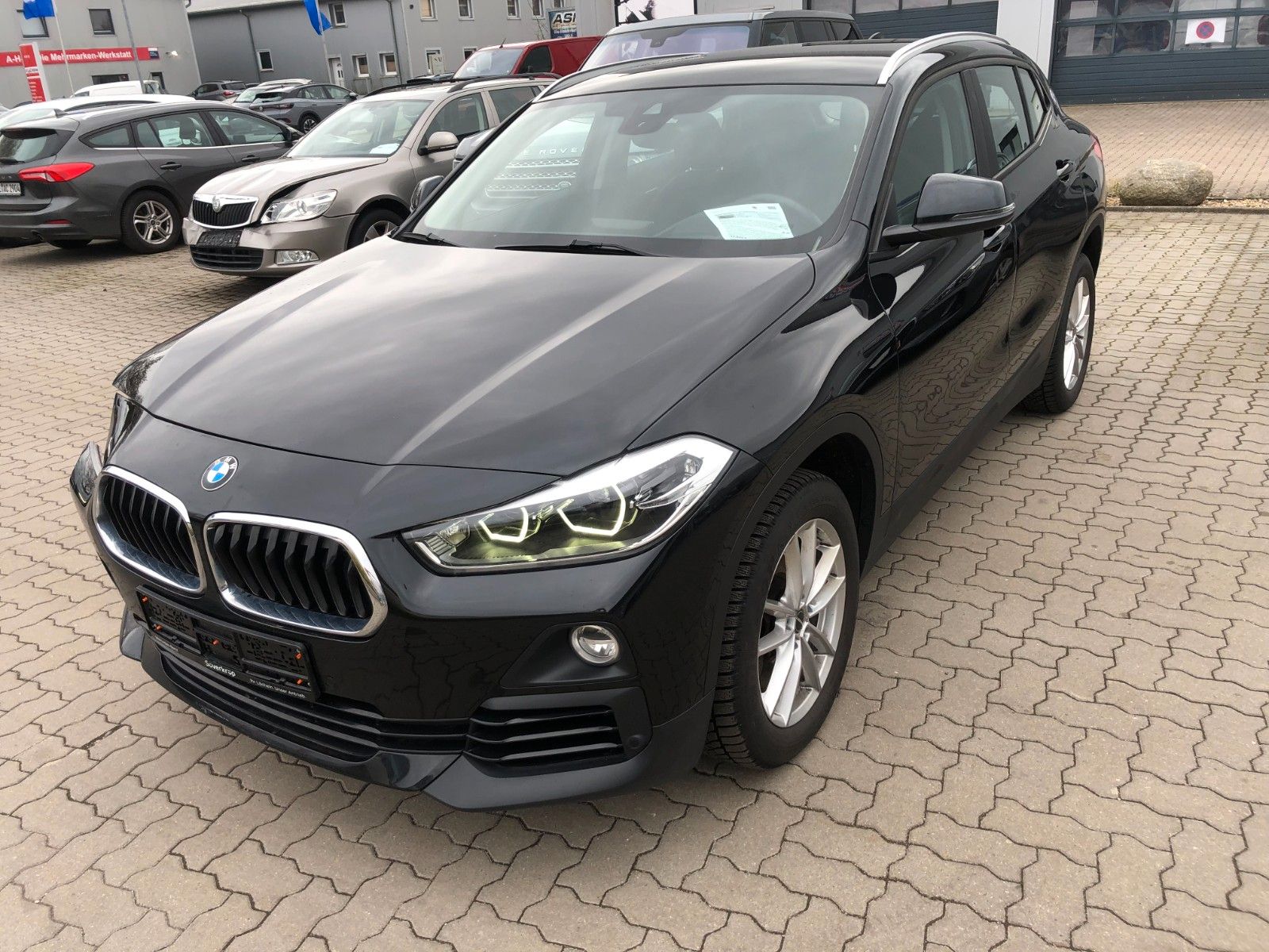 Fahrzeugabbildung BMW X2 sDrive 20 i Advantage Frontschaden