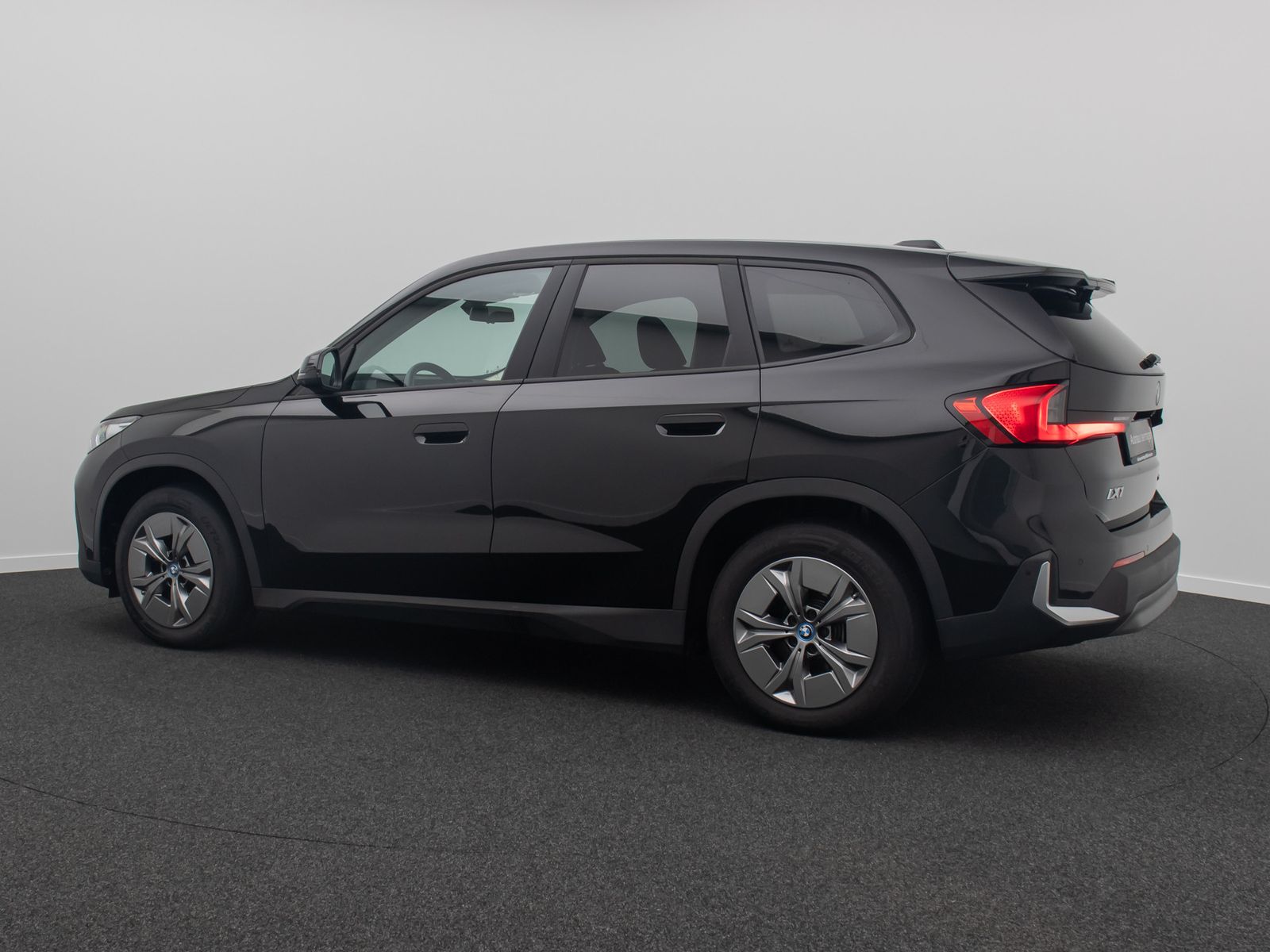 Fahrzeugabbildung BMW iX1 xD30 HUD DAB Komfort FernlichtAs Geschwindig