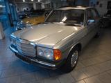 Mercedes-Benz 230 E Autom.++SSD++ - blaue Mercedes-Benz 230