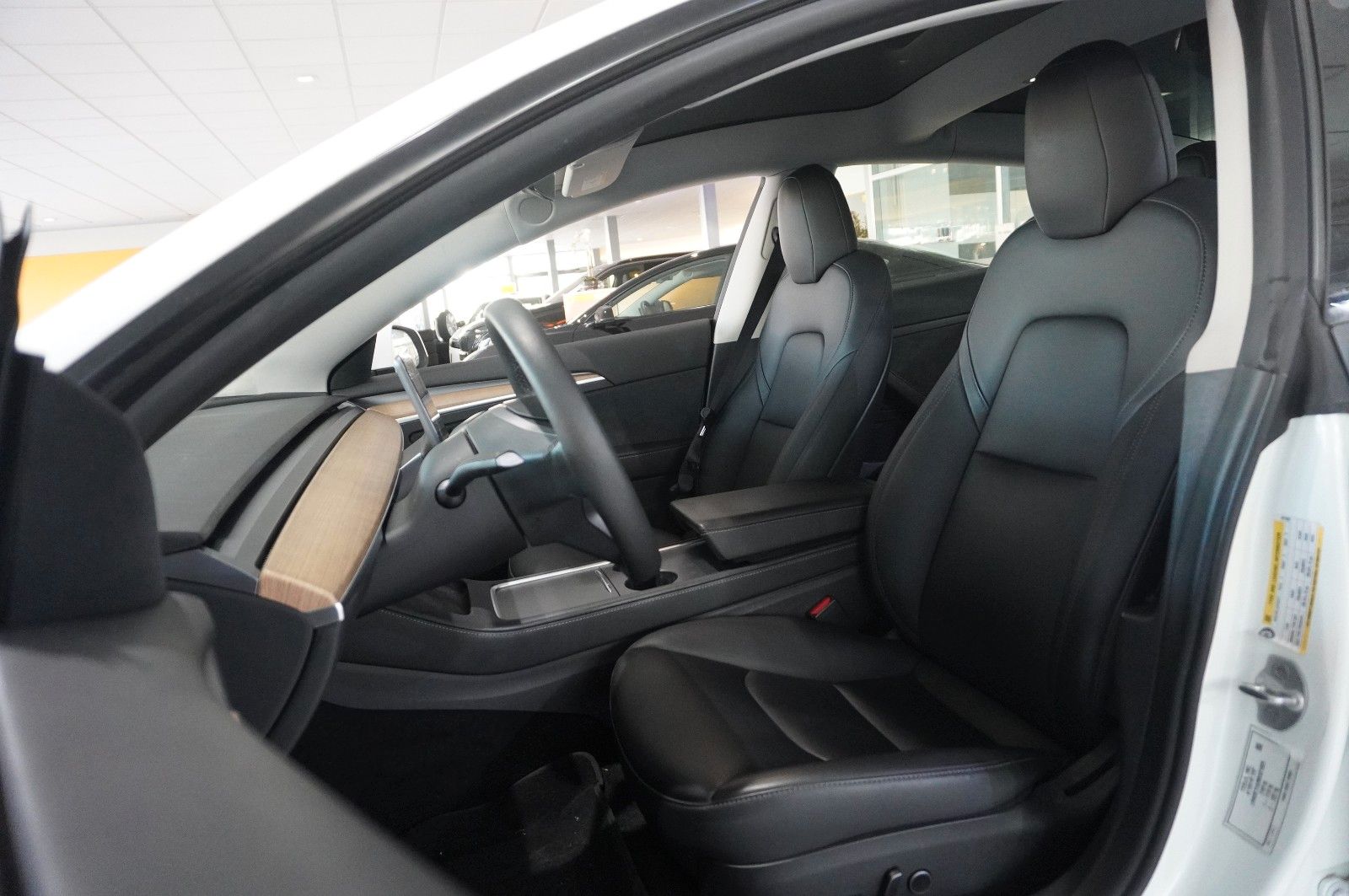 Fahrzeugabbildung Tesla Model 3 Standard Range Plus NAVI/KAMERA/SH/WÄRME