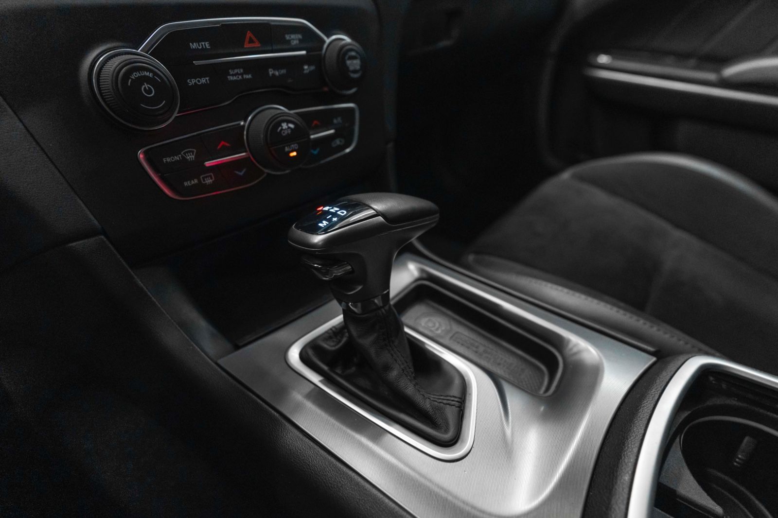 Fahrzeugabbildung Dodge Charger 5,7L RT CARPLAY ALPINE TOTW KAM NAV