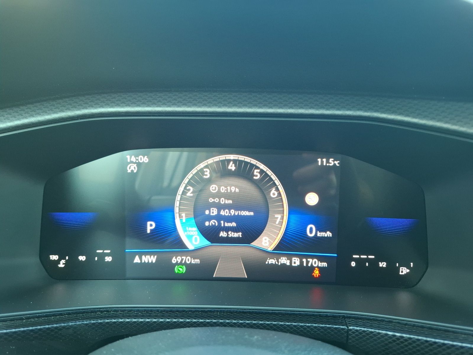 Fahrzeugabbildung Volkswagen T-Cross TSI Life DSG LED Navi AID ACC PDC SH LM