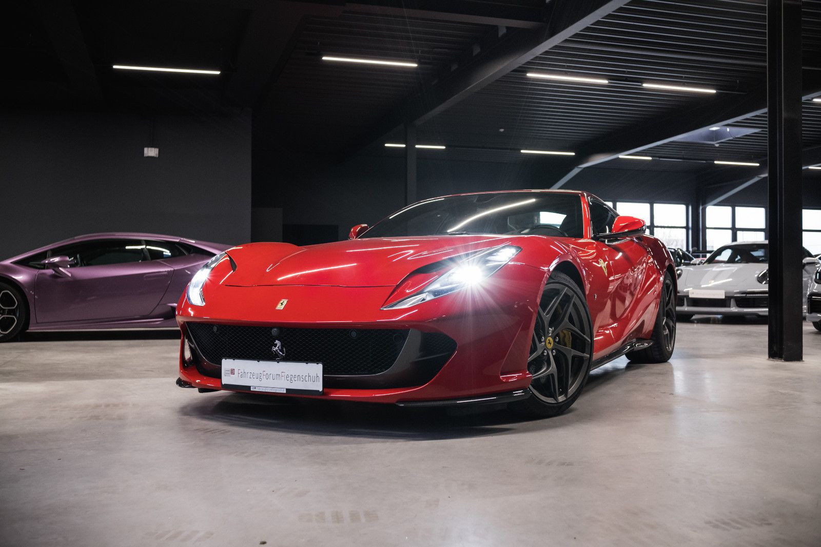 Fahrzeugabbildung Ferrari 812 Superfast-Karbon-Lift-Kameras-Beif.-Display