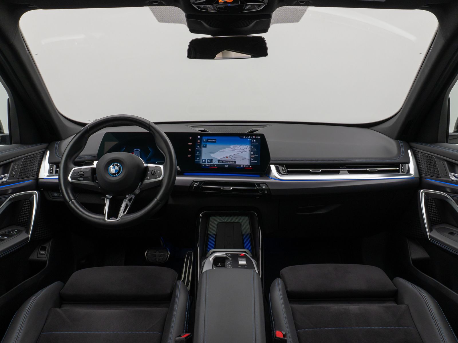 Fahrzeugabbildung BMW iX1 xD30 M Sport DAB Panorama Kamera Komfort 19"
