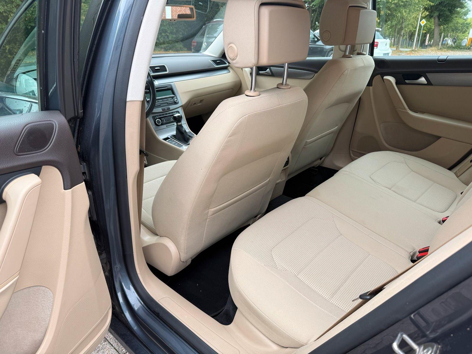 Volkswagen Passat 2011 — photo 10