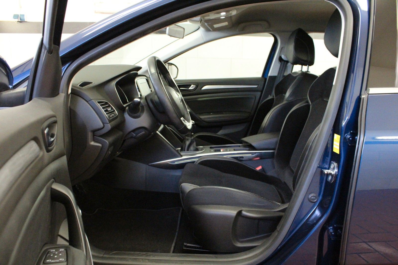 Fahrzeugabbildung Renault Megane ENERGY TCe 130 Intens/*Winterräder