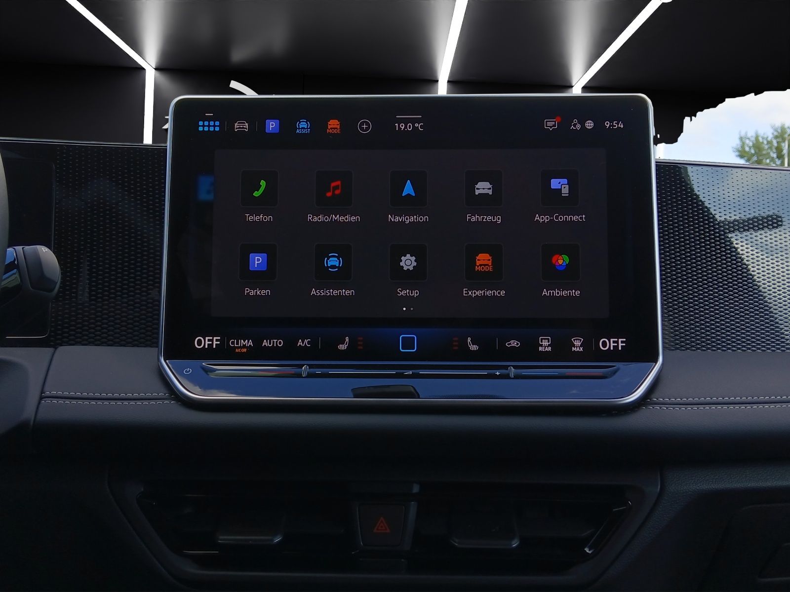 Fahrzeugabbildung Volkswagen Tiguan TDI Goal DSG Matrix AHK Navi AID ACC RFK