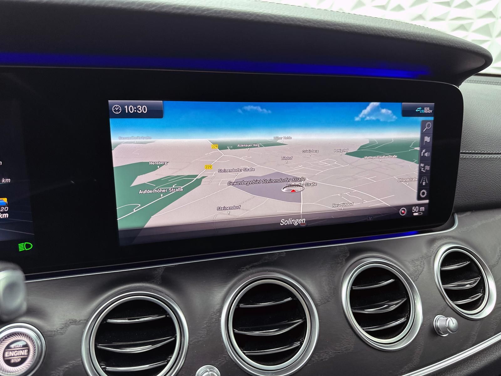 Fahrzeugabbildung Mercedes-Benz E 400d AMG/4MATIC/DISTRO/PANO/AHK/360°/MBUX/DAB+
