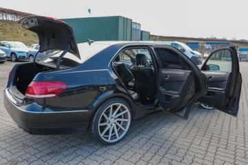 Mercedes E 220 - 11