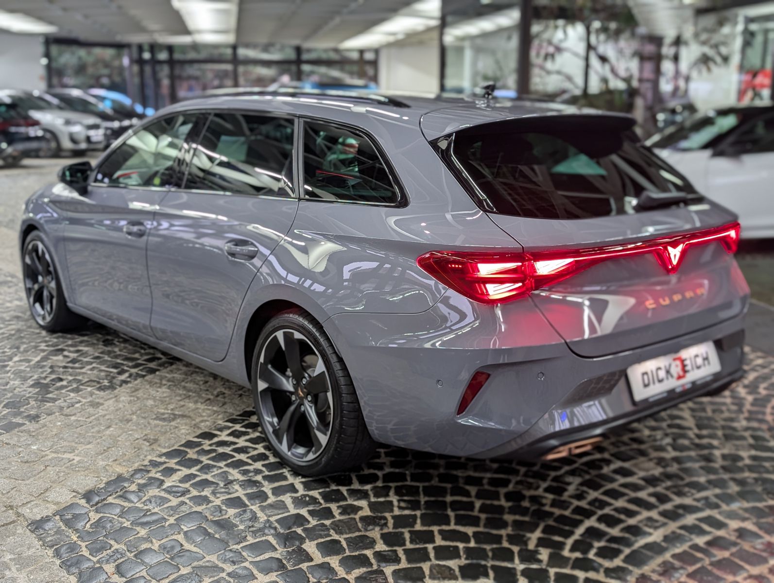 Fahrzeugabbildung CUPRA Leon 1.5 e-Hybrid PLUG-IN LED INTELIG-DRIVE EDGE