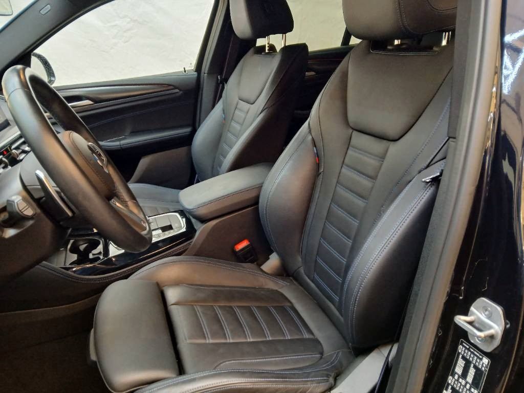 Fahrzeugabbildung BMW X4 xDrive 30 d M Sport Pano HuD Kamera ACC AHK