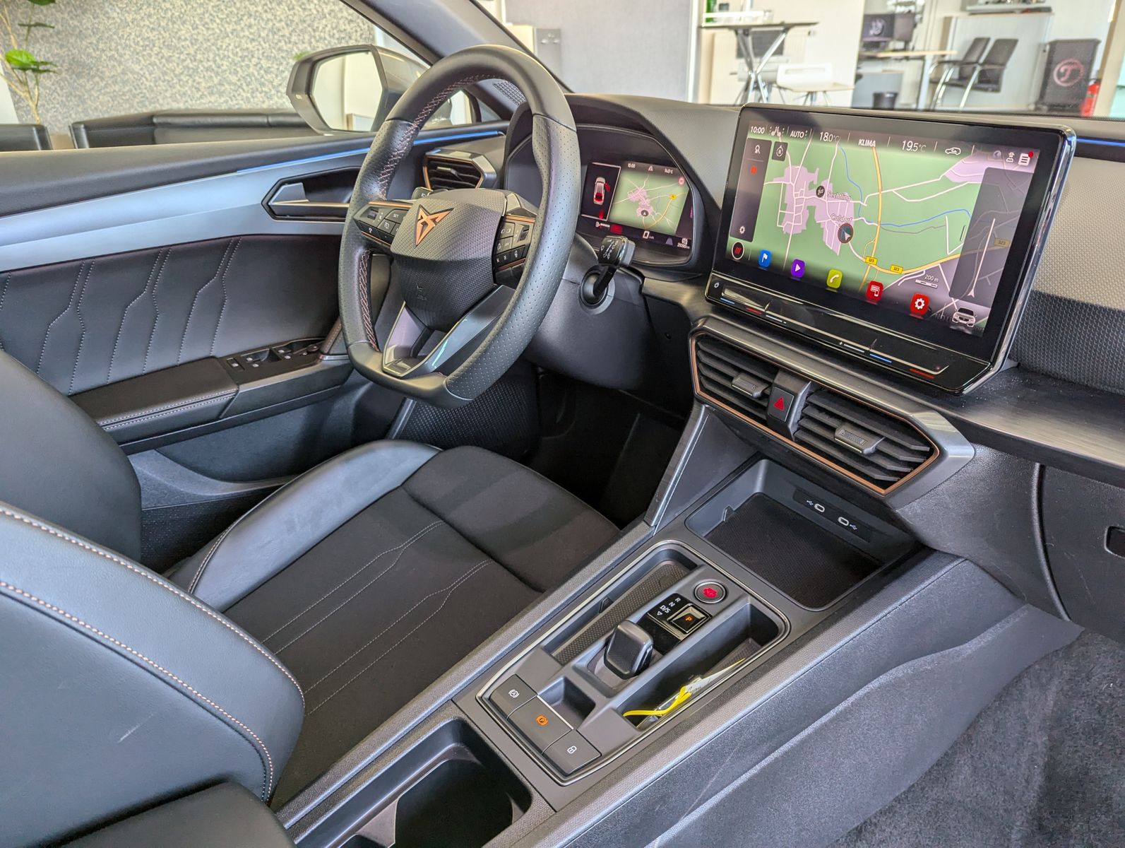 Fahrzeugabbildung CUPRA Leon 1.5 TSI DSG ACC Full-Link Matrix Navi Cam