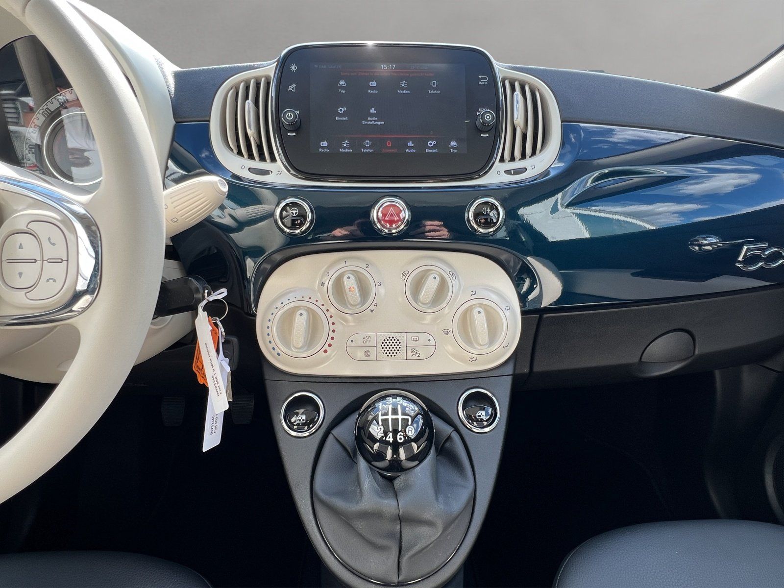 Fahrzeugabbildung Fiat 500 1.0 MHD DolceVita PANO/PDC/KLIMA/TEMPOMAT/