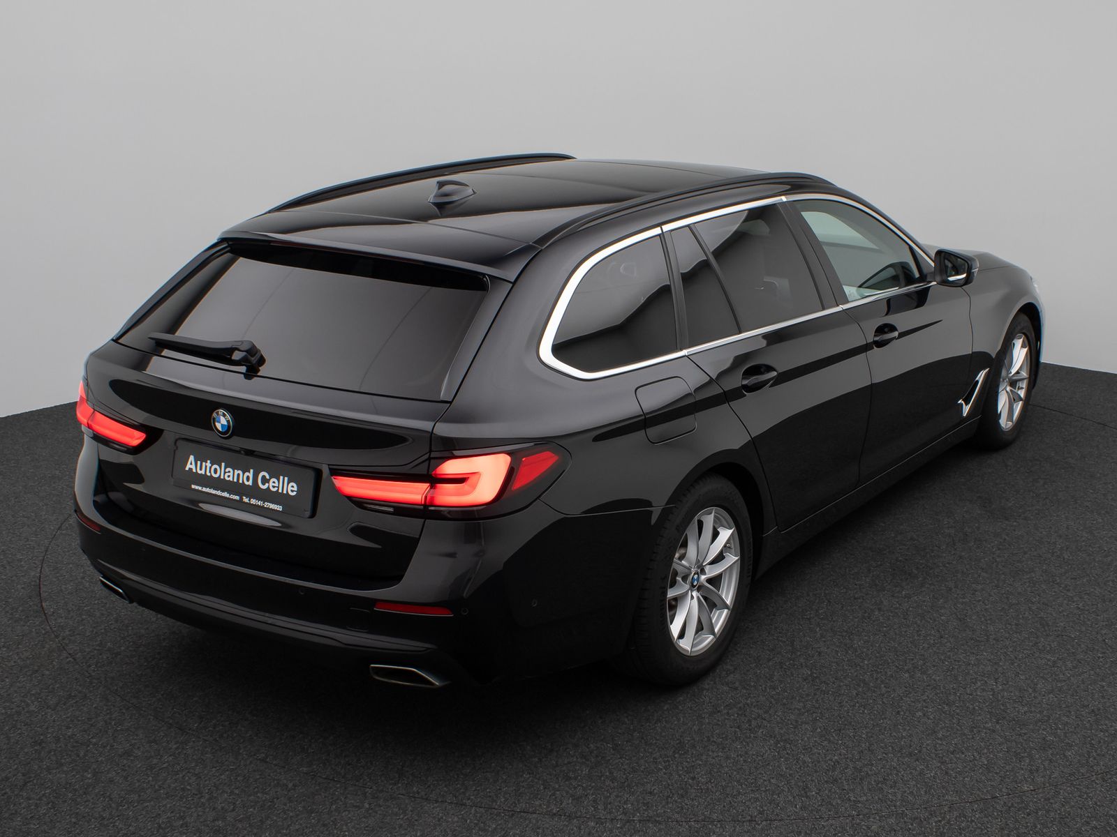 Fahrzeugabbildung BMW 530d  Panorama Kamera Laser HUD DAB HiFi Komfort