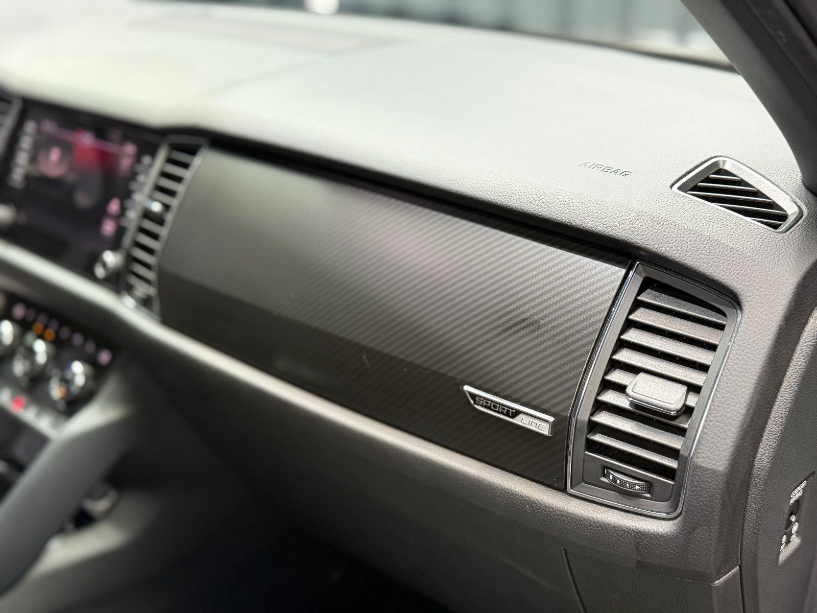 Fahrzeugabbildung SKODA Kodiaq Sportline 4x4 |7-SITZER|AHK|CANTON|NARDO
