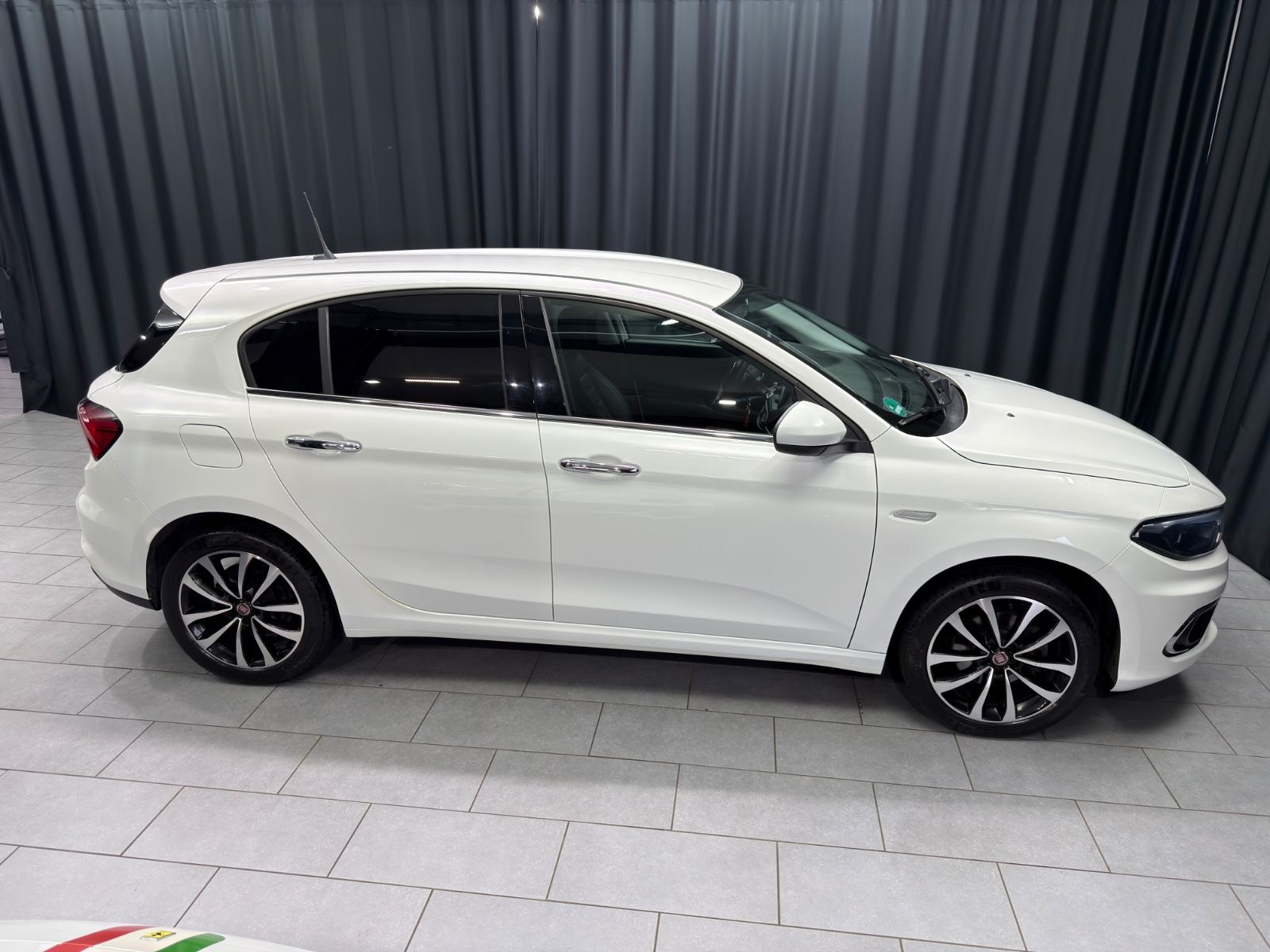 Fahrzeugabbildung Fiat Tipo Lounge |AHK|RF-CAM|LED|LEDER|NAVI