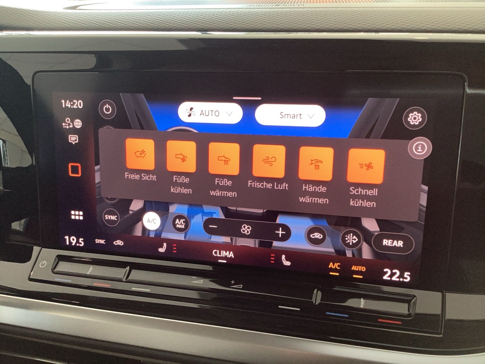 Fahrzeugabbildung Volkswagen T7 Multivan TDI Life LR 7- DSG 6 SITZ. DSG SITZH