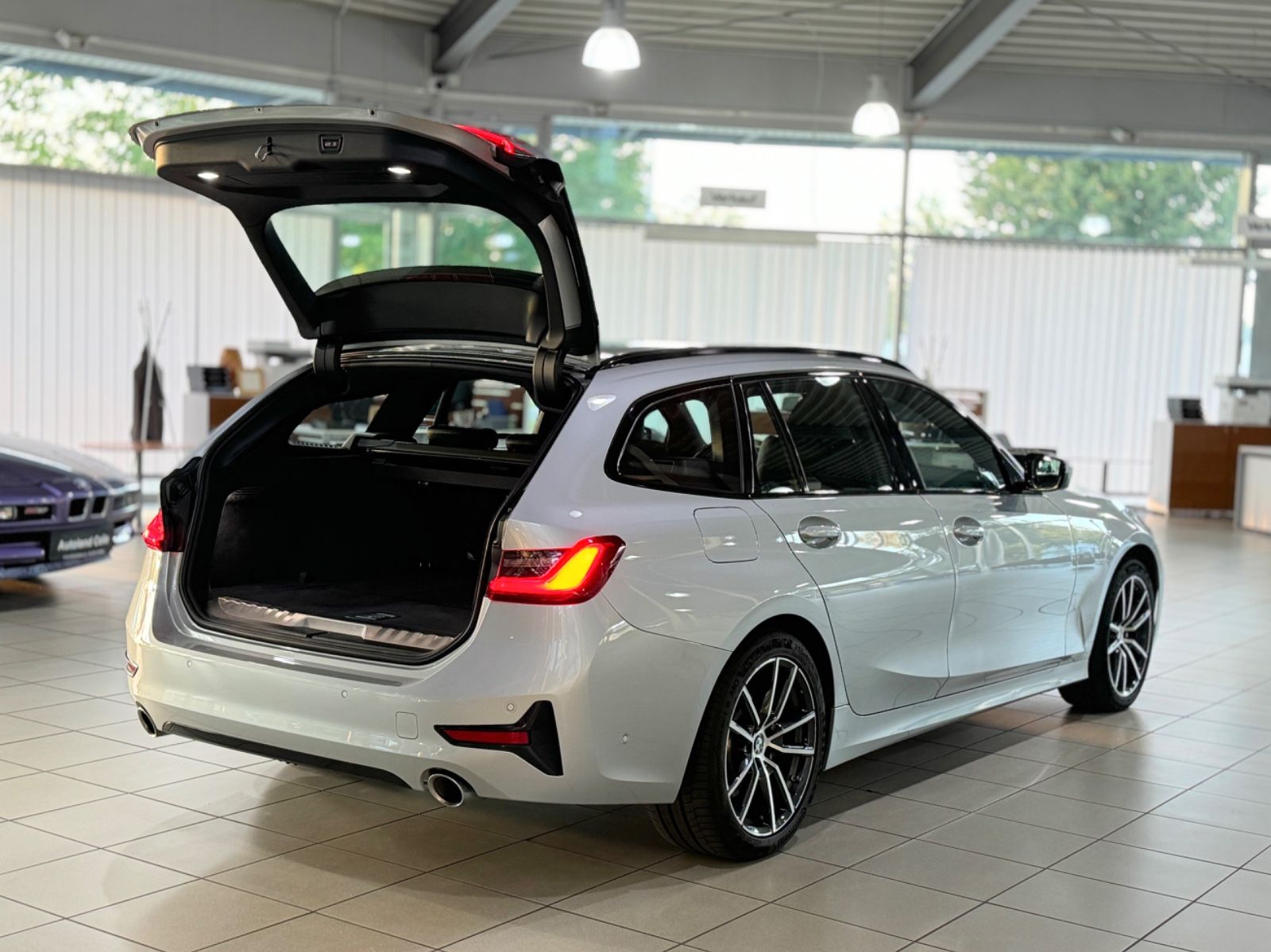 Fahrzeugabbildung BMW 320e xD Sport Line ACC Komfort HUD 360°Laser DAB