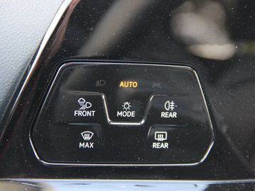 Volkswagen Golf VIII 1.5 TSI Life Move KLIMA LED NAVI ALU