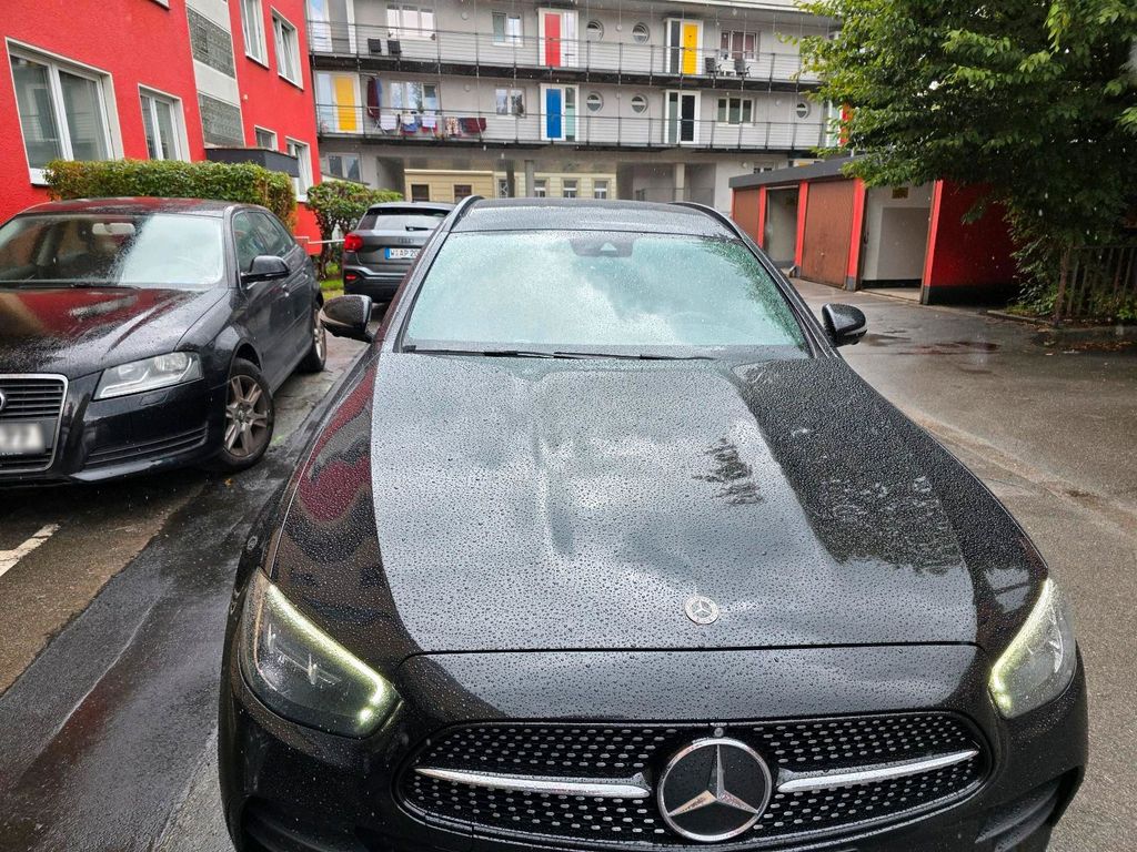 Image of Mercedes-Benz E 300