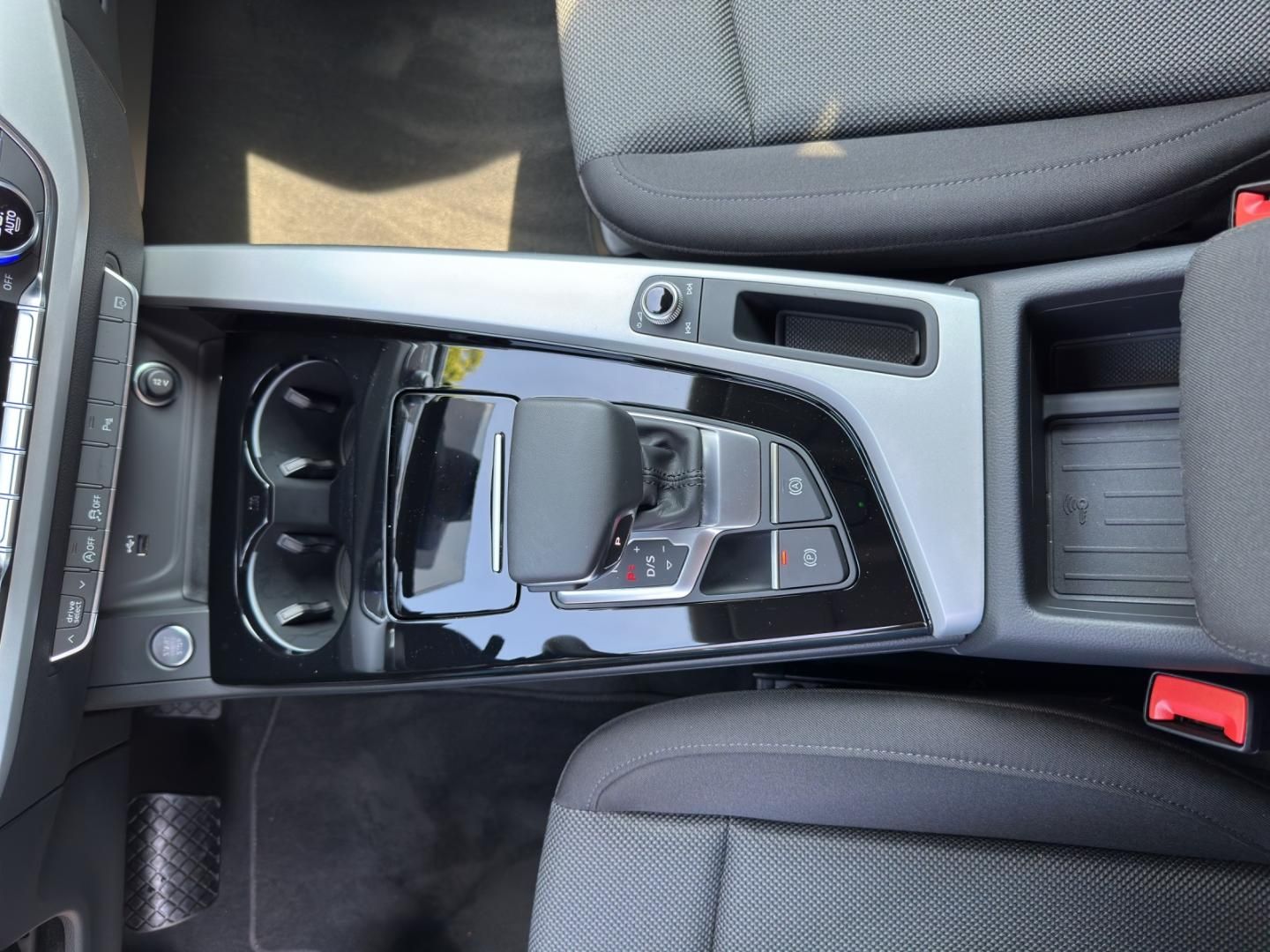 Fahrzeugabbildung Audi A4 Avant 40 TFSI S tronic Tour Stadt AHK Busines
