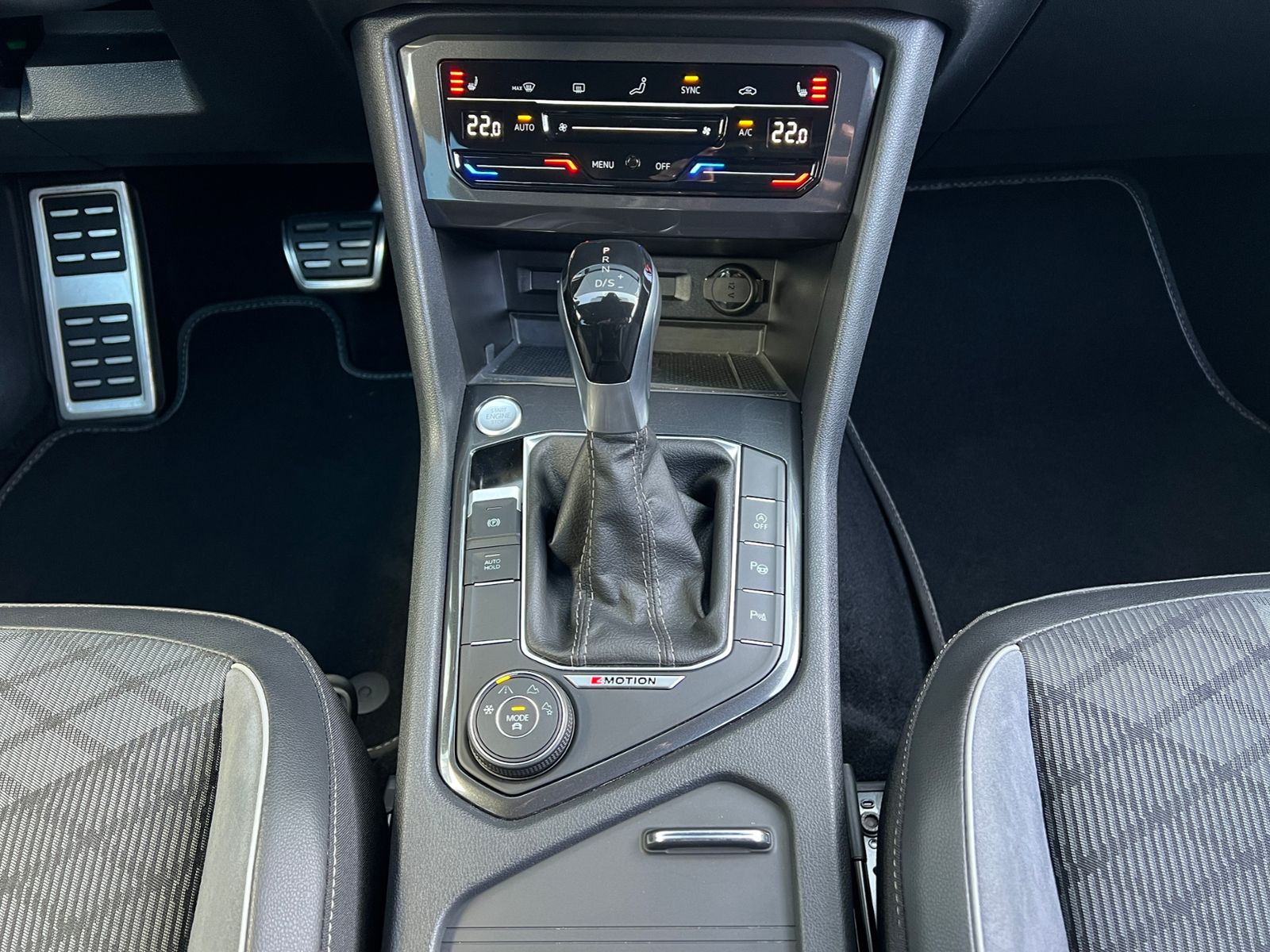 Fahrzeugabbildung Volkswagen Tiguan Allspace R-Line 2.0 TDI DSG 4MOTION *AHK,