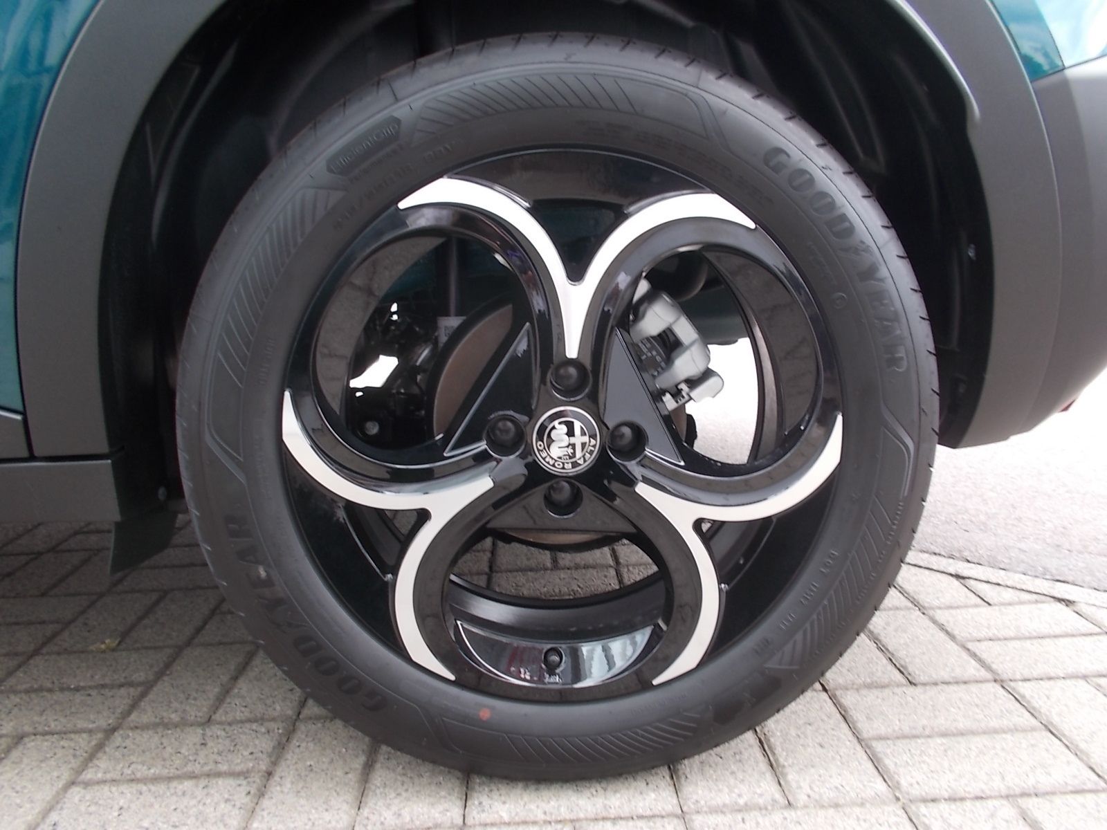 Fahrzeugabbildung Alfa Romeo Junior Ibrida Speciale 1.2 VGT Mild Hybrid