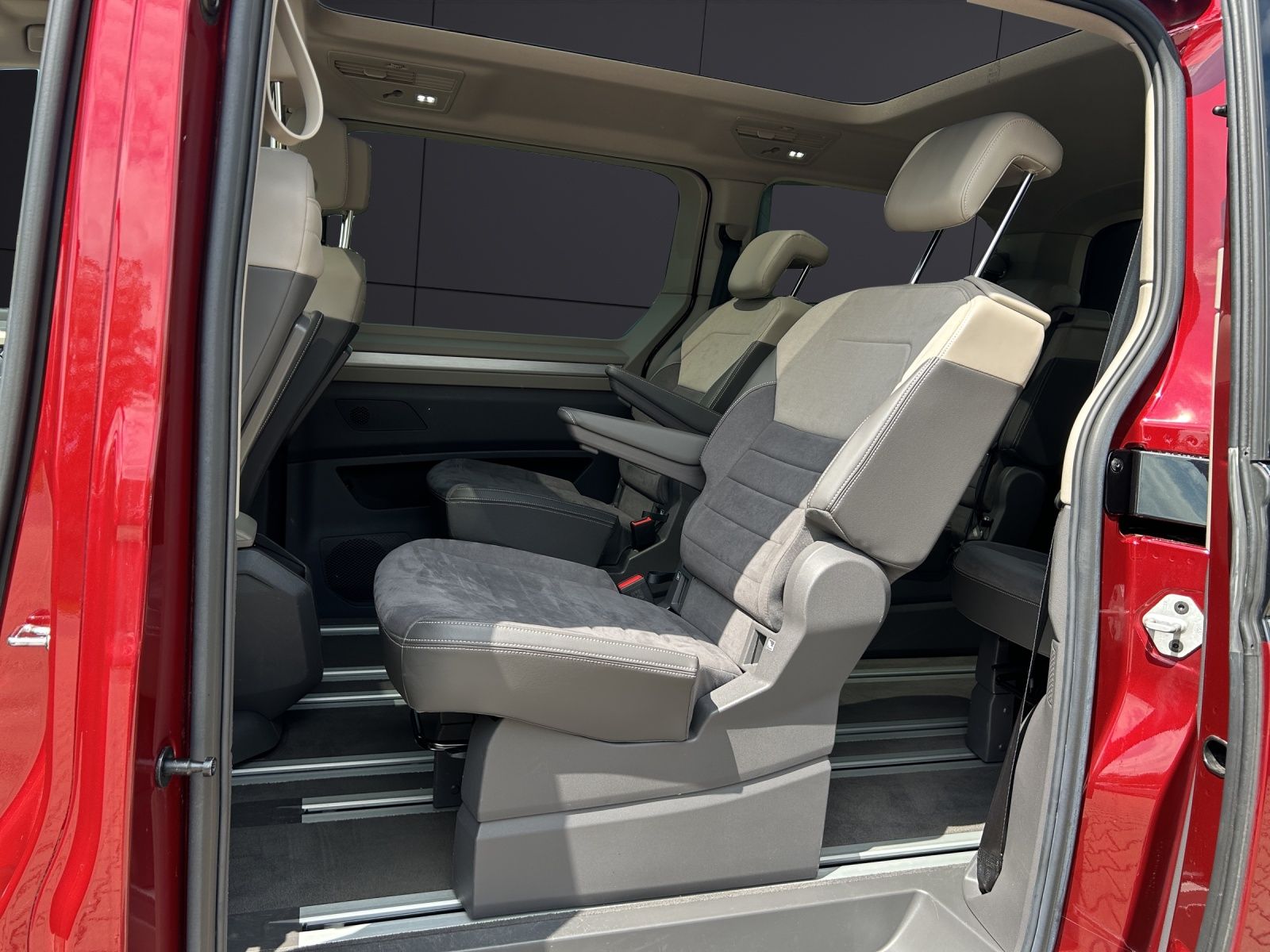 Fahrzeugabbildung Volkswagen T7 Multivan eHybrid ENERGETIC  DSG LED STANDH NA