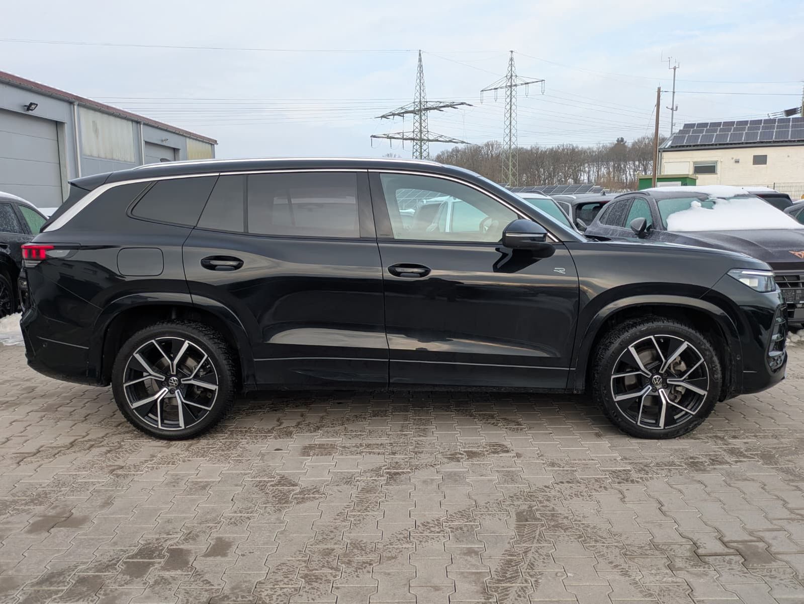 Fahrzeugabbildung Volkswagen Tayron 2.0 TDI 4M R-Line 7Si*MATRIX*AHK*PANO*HUD