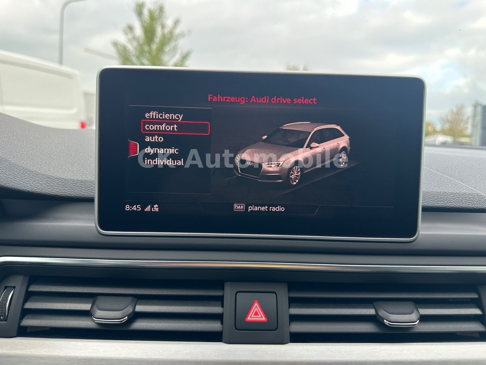 Fahrzeugabbildung Audi A4 Avant 40 TDI Quattro S-Line/Navi/LED/ACC