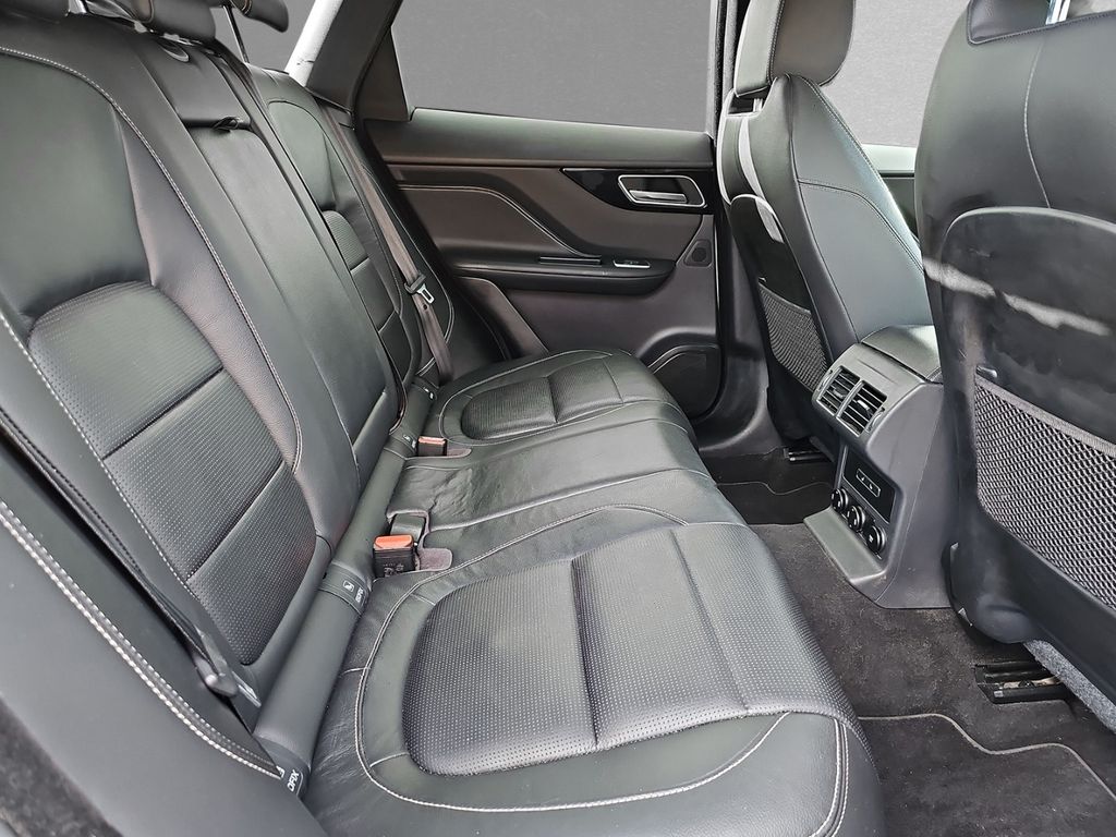 Jaguar F-Pace 20d AWD R-Sport nur Händler  / Export