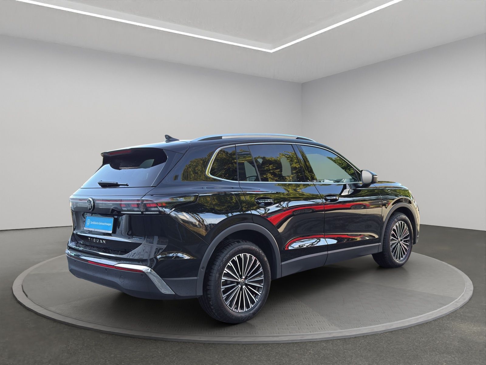 Volkswagen Tiguan 2.0 TDI DSG Elegance AHK PANO HARMAN-KARD foto 4
