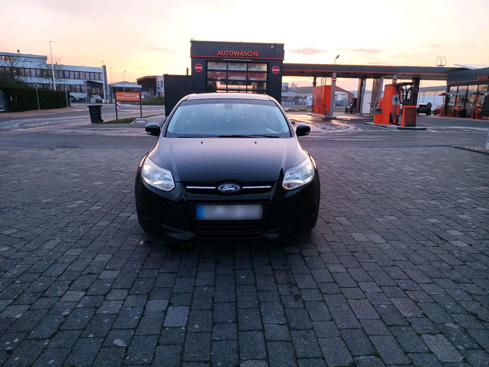 Ford Focus 2014 — interior