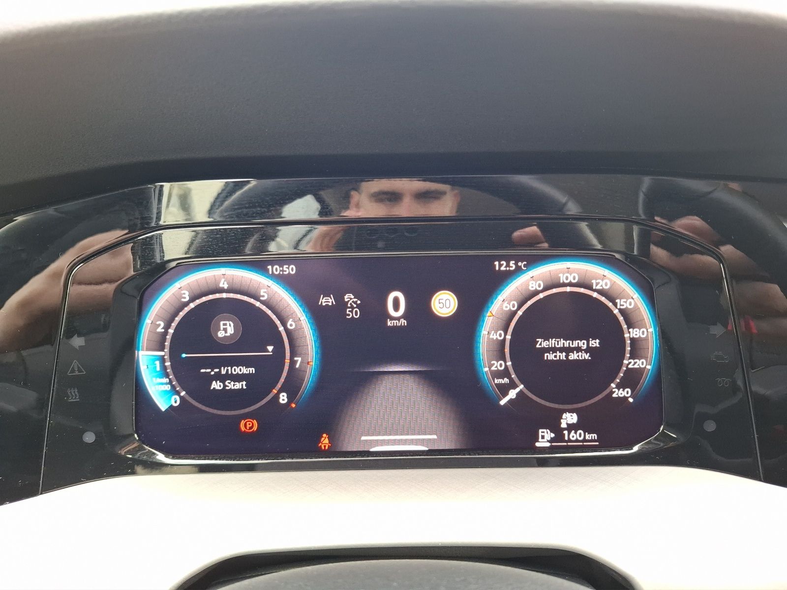 Fahrzeugabbildung Volkswagen Golf VIII Variant TSI Life Standhzg. LED Navi AI