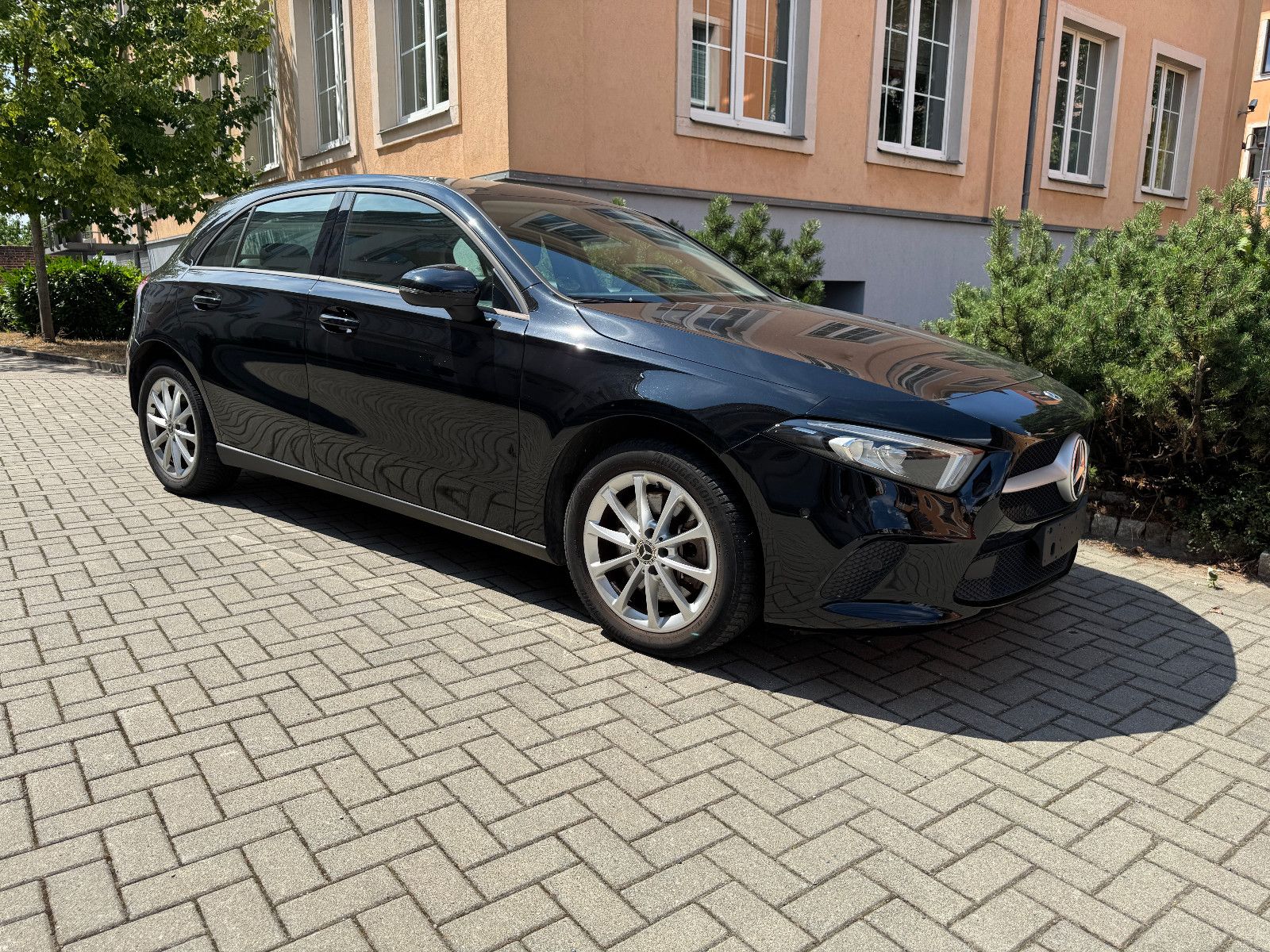 MERCEDES-BENZ A 250 e Bussines/MBUX/LED