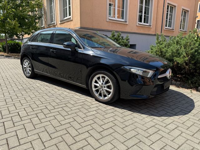 MERCEDES-BENZ A 250 e Bussines/MBUX/LED