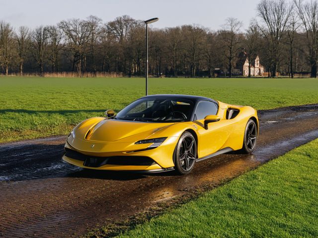 Ferrari SF90 Spider 4.0 V8, LED, Giallo Triplo Strato, C