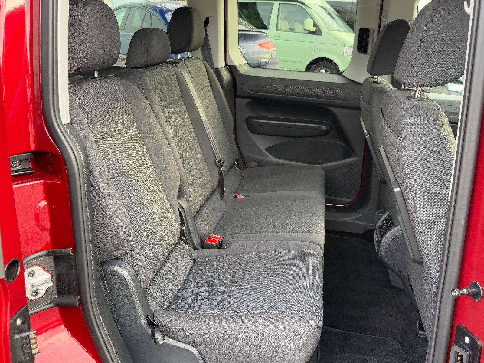 Fahrzeugabbildung Volkswagen Caddy Life TDI DSG DAB GRA Navi SHZ PDC Vorb.AHK