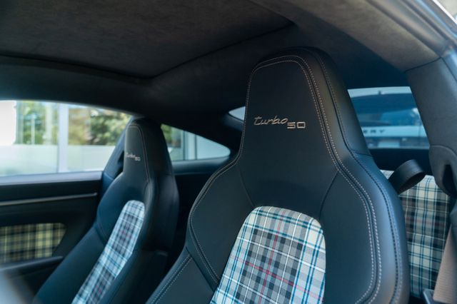 Porsche 992 Turbo 50 Jahre/ HERITAGE PAK/ NACHT/ BURMEST