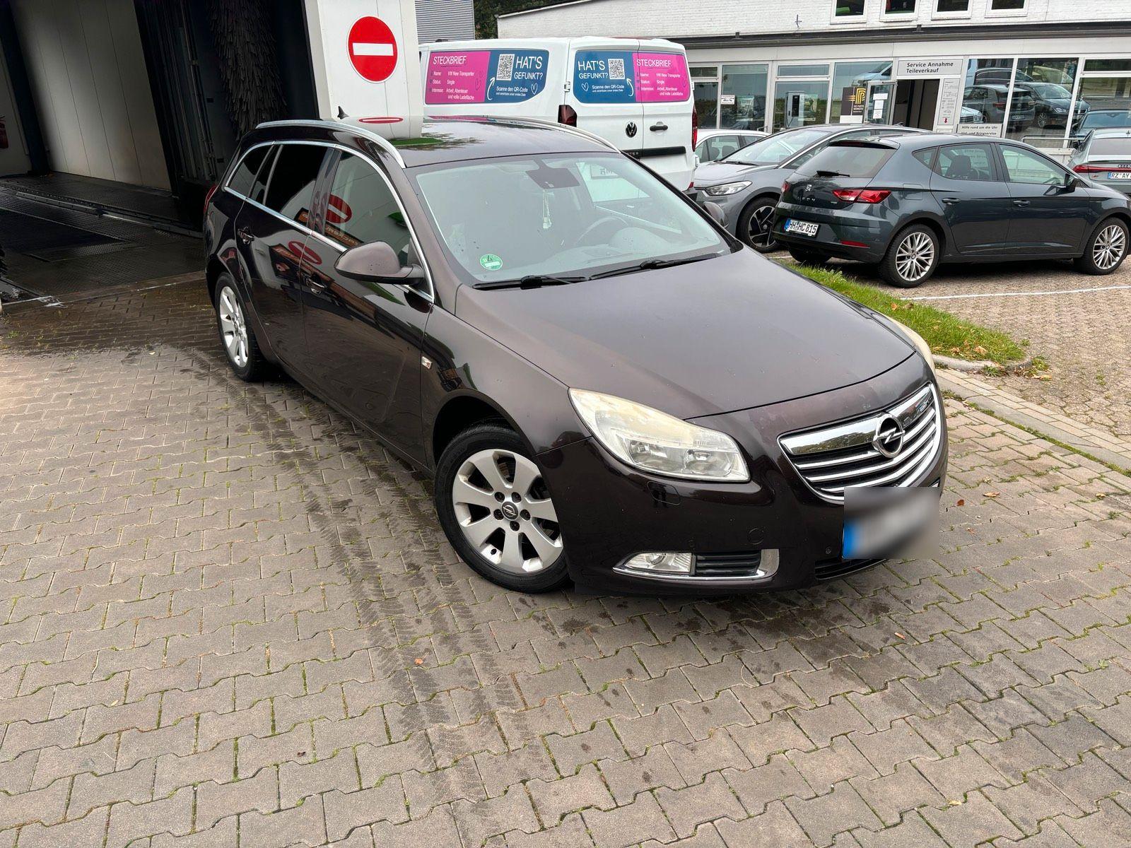 Opel Insignia 2011 — вигляд ззаду
