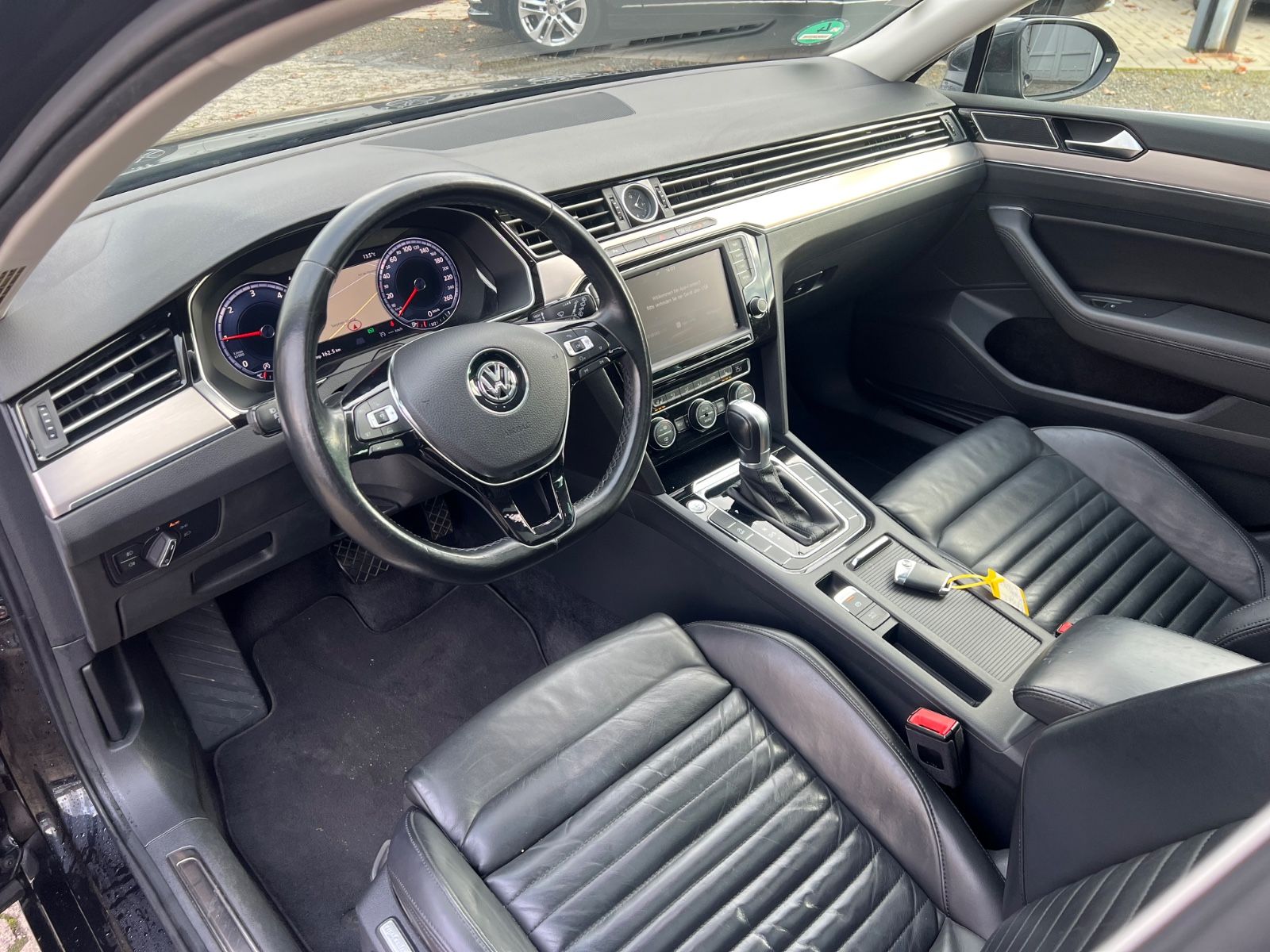 Fahrzeugabbildung Volkswagen Passat Variant Highline *DIGITALTACHO*CARPPLAY*