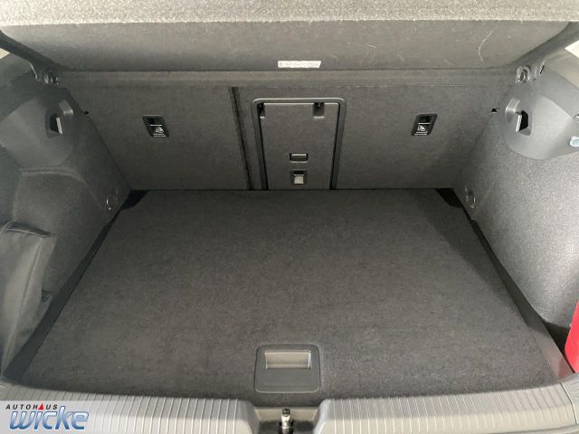 Golf VIII 1.5 eTSI DSG Active NAVI KLIMA LED SHZ