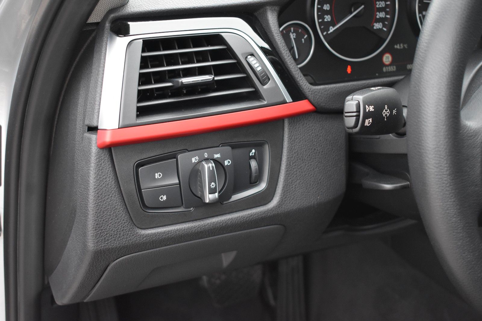 Fahrzeugabbildung BMW 320 i Limo. Sport Line