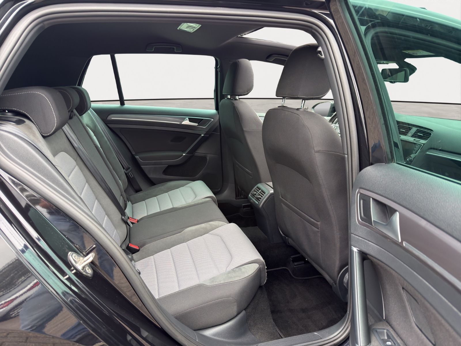 Golf VII Lim. Comfortline BMT*R-LINE*NAVI*2.HAND