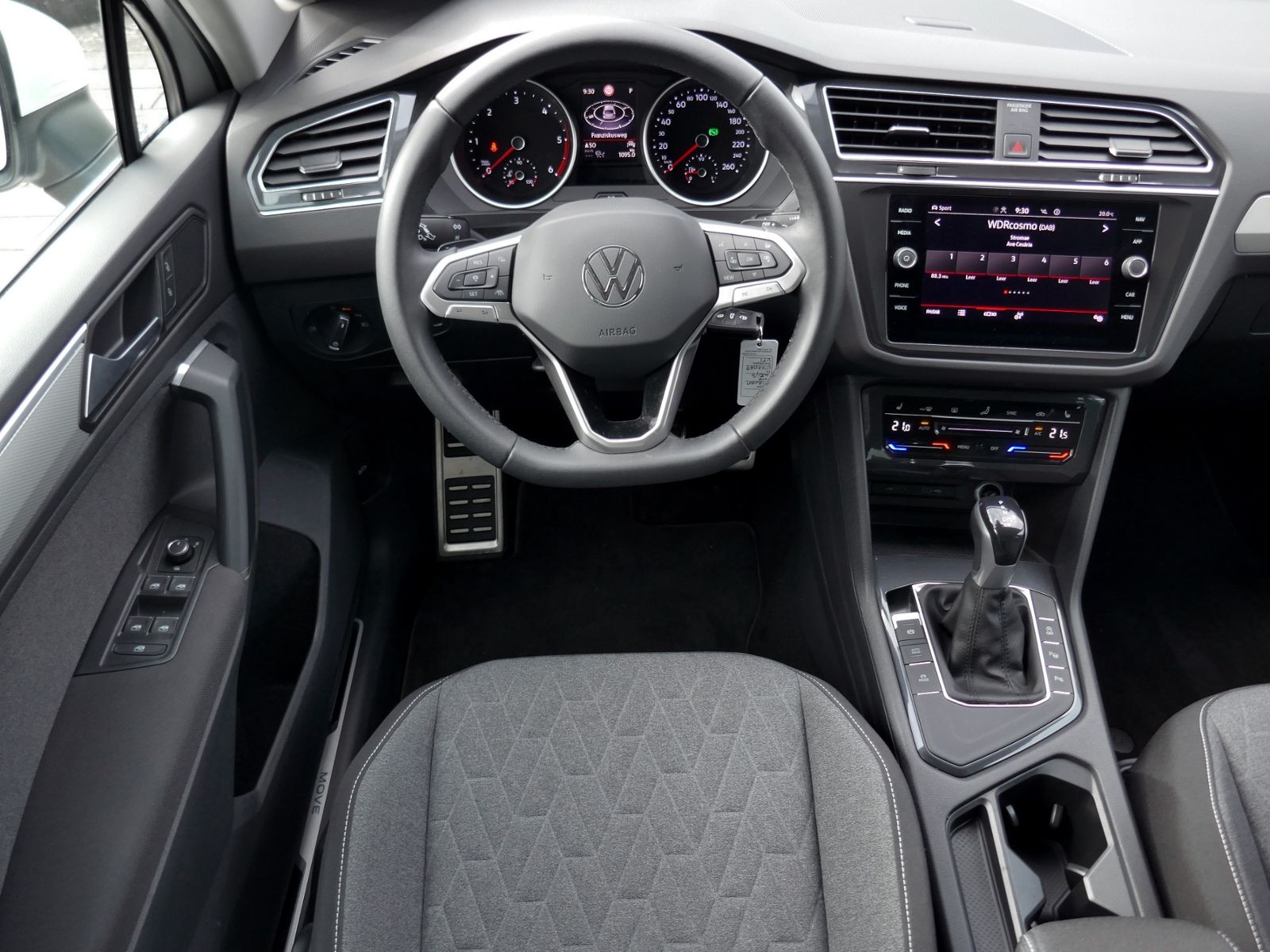 Fahrzeugabbildung Volkswagen Tiguan MOVE 2.0 TDI DSG | LED RFK ACC Navi